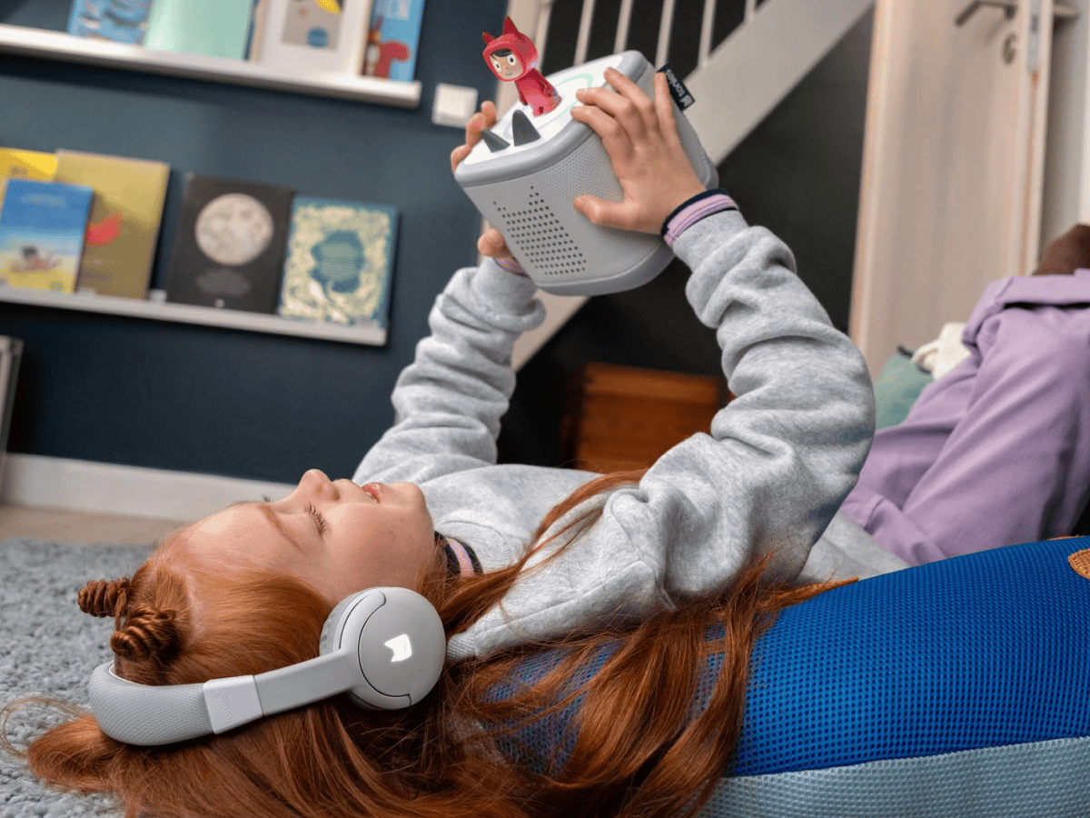 Bluetooth-Moon-Gray-Headphones-10003278-TB2LifestyleImage.png