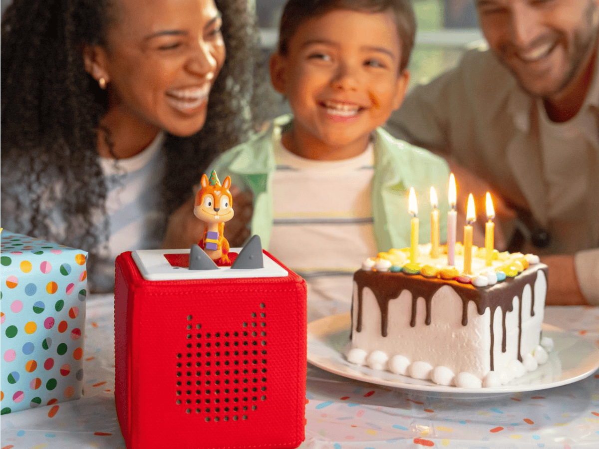 Canciones-De-Celebracion-en-Espanol-11000744-TB2LifestyleImage.png