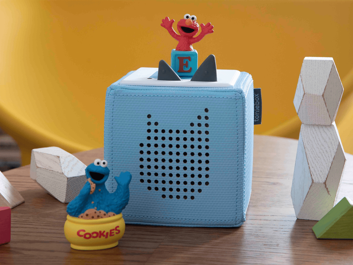 Elmo-en-Espanol-11002136-TB2LifestyleImage.png