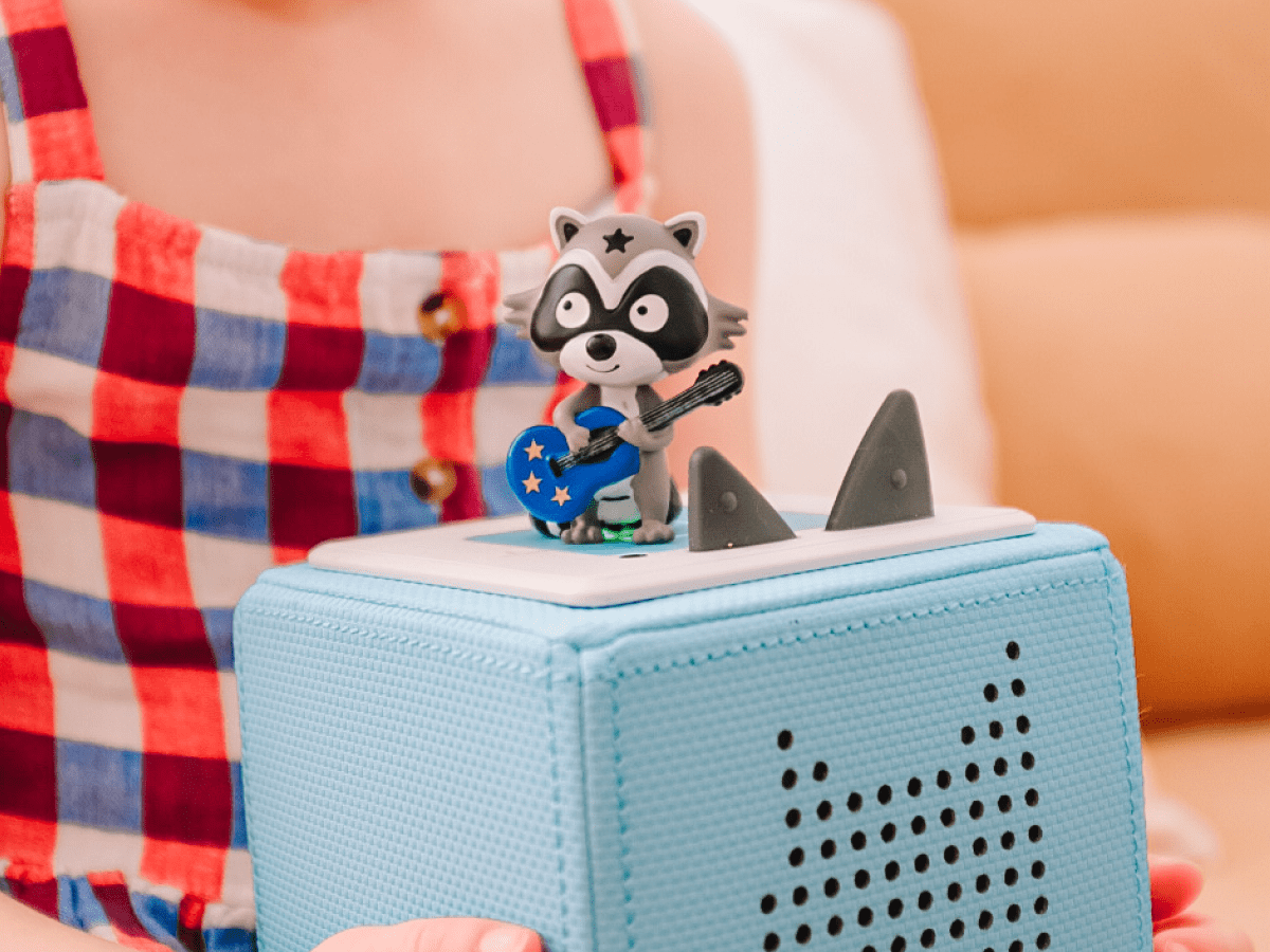 European-Children_s-Songs-10002031-TB2LifestyleImage.png