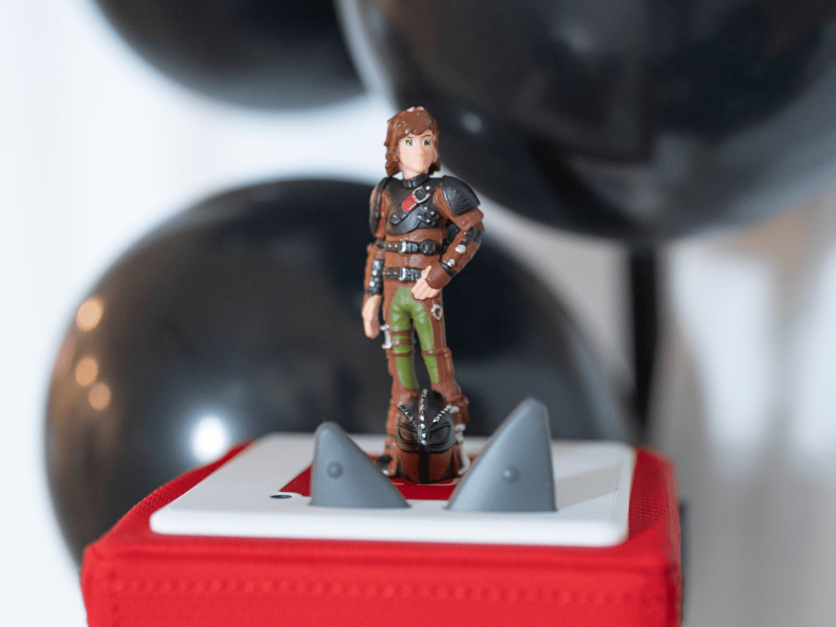 How-to-Train-Your-Dragon-10000570-TB2LifestyleImage.png