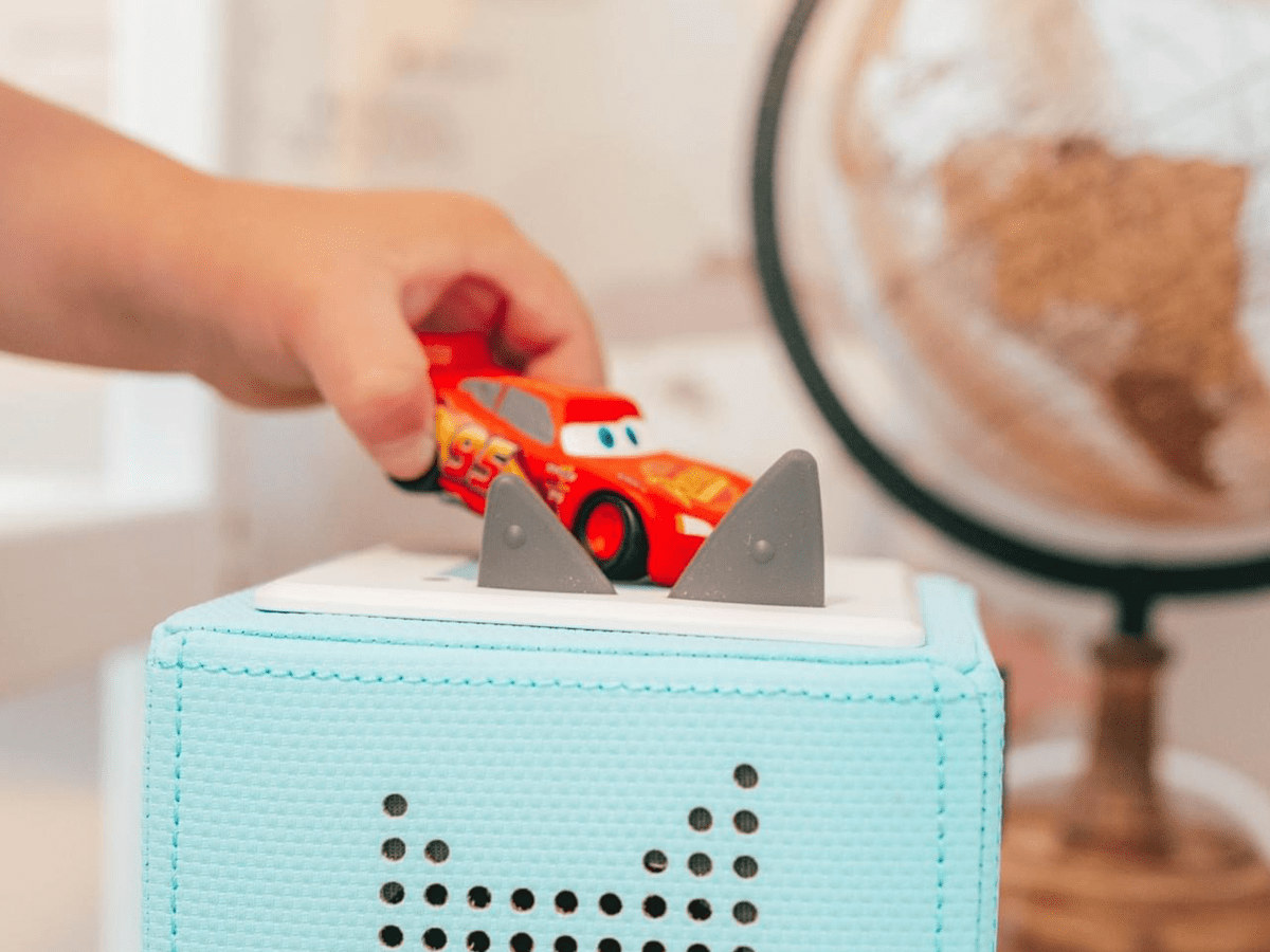 Lightning-McQueen-10000501-TB2LifestyleImage.png