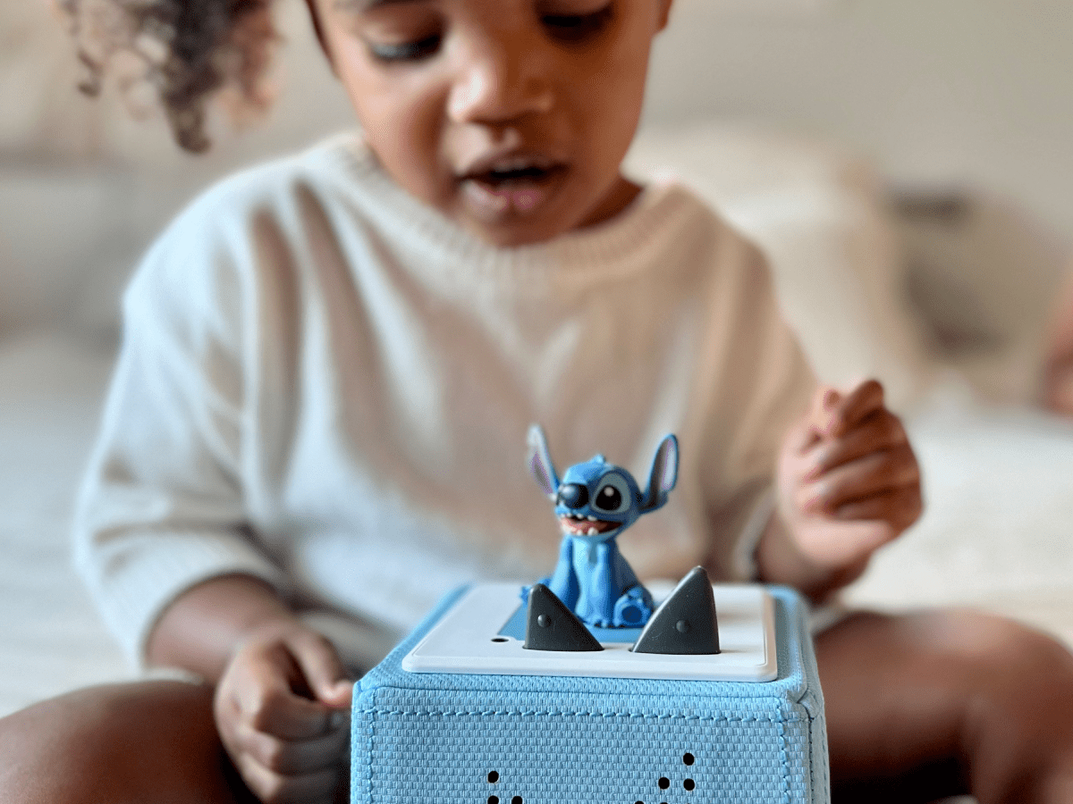 Lilo-_-Stitch-10000936-TB2LifestyleImage.png
