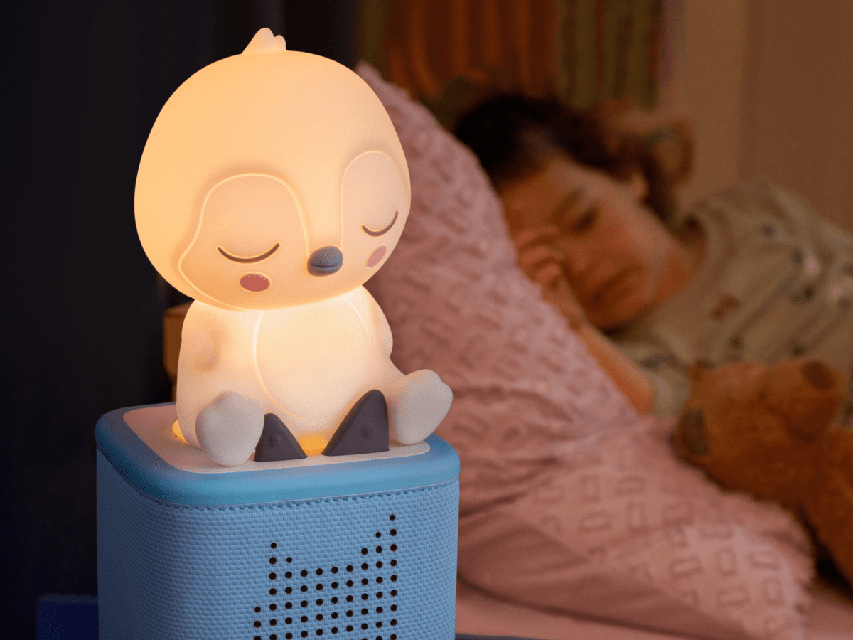 Penguin-Night-Light-11002833-TB2LifestyleImage.png