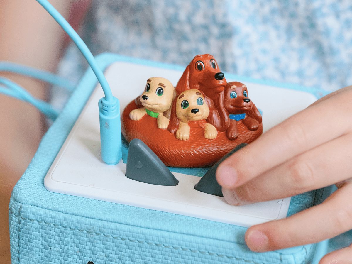 Pretzel-and-the-Puppies-11000480-TB2LifestyleImage.png