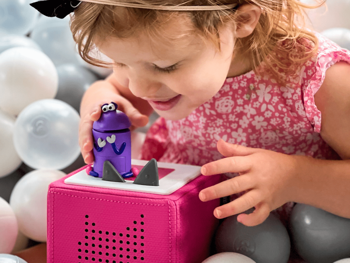 StoryBots-Bo-10001092-TB2LifestyleImage.png