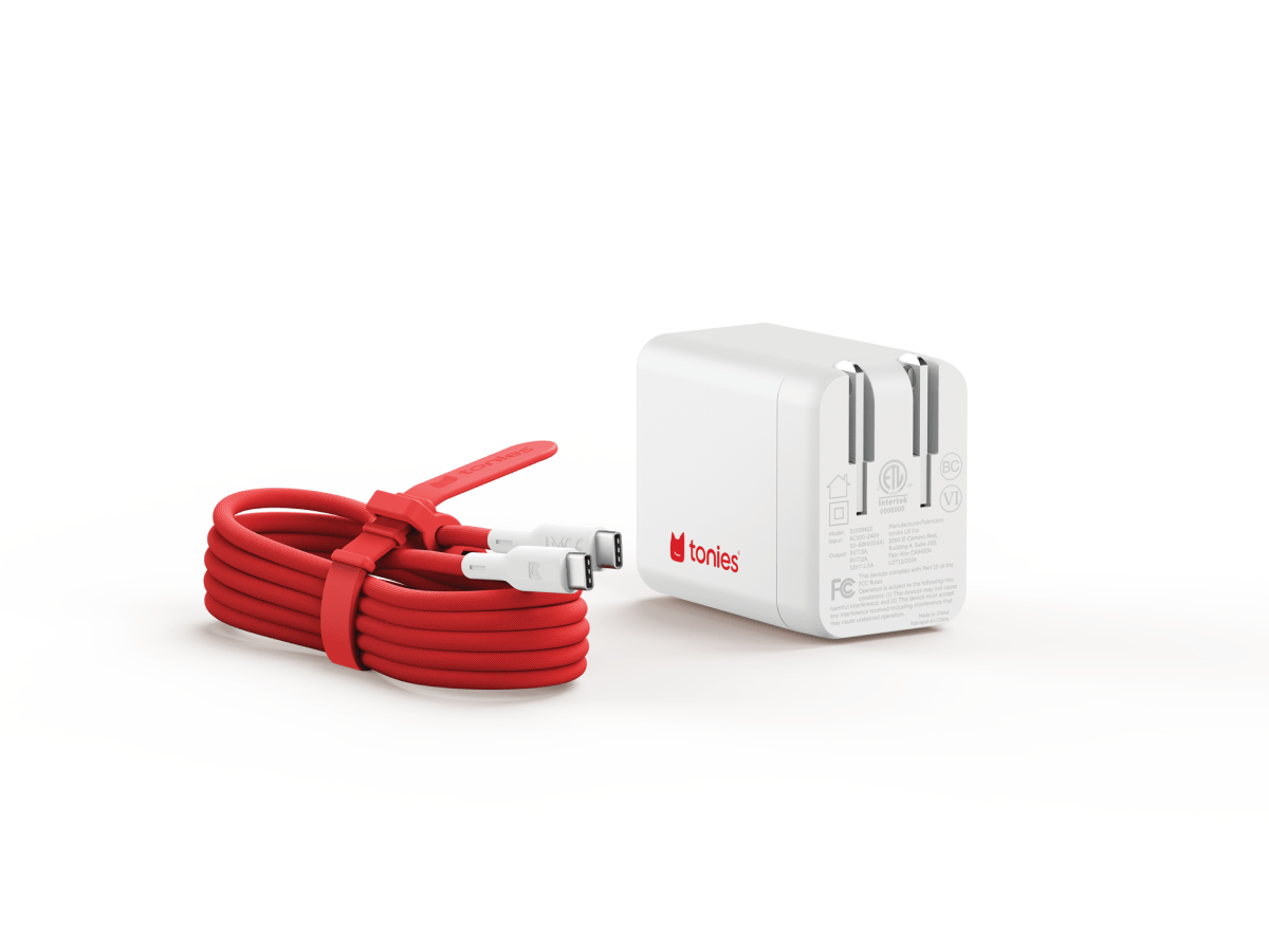 USB-C-Charger-11002231-TB2Hero3.png